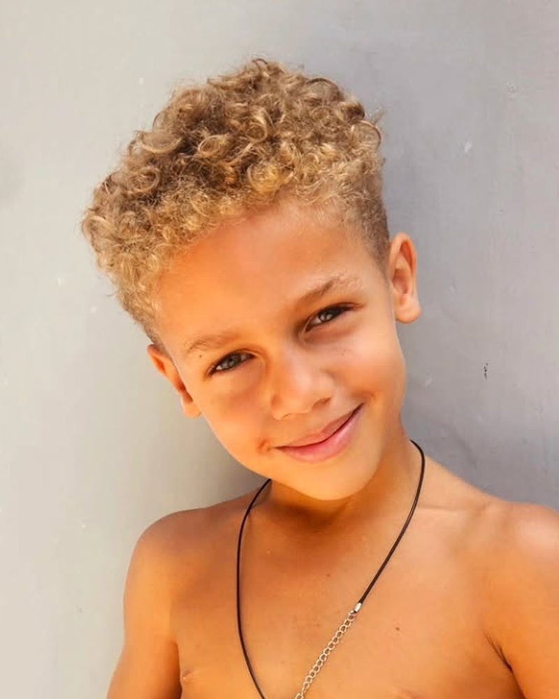 Keanu Tetteh headshot, short blond curly hair